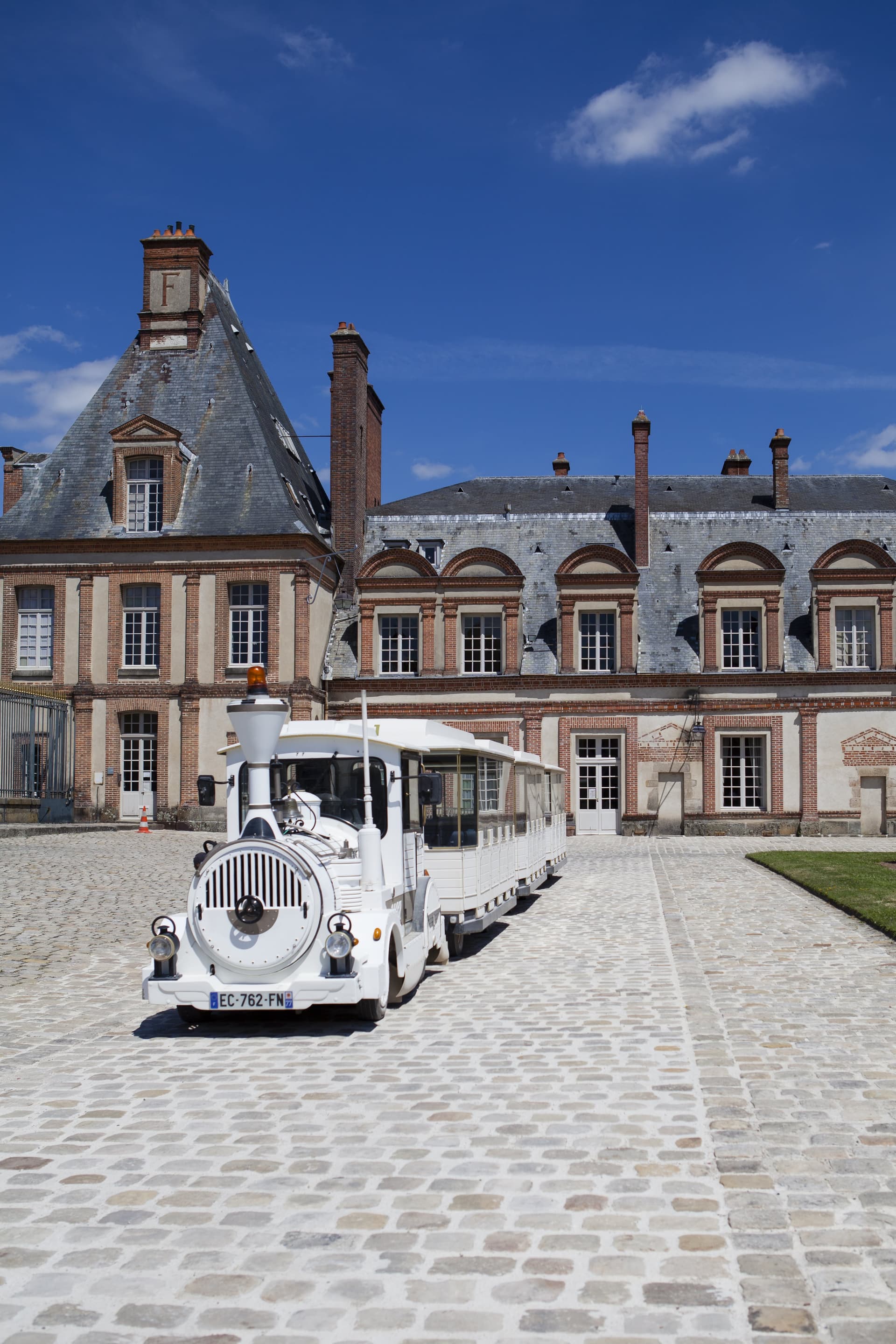 Passagers en balade dans le parc du Château de Fontainebleau