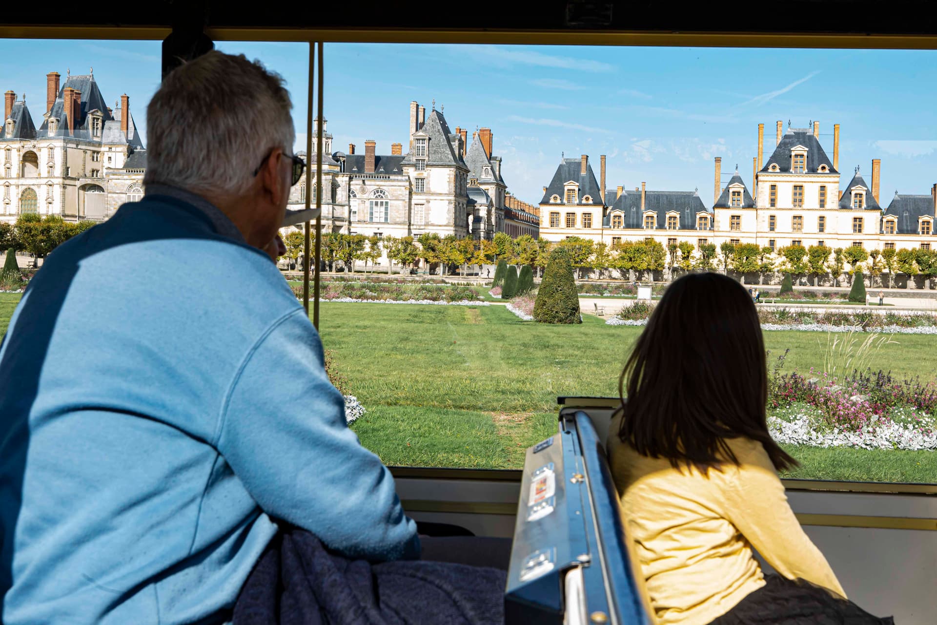 Le petit train SFAPA en action dans le domaine de Fontainebleau
